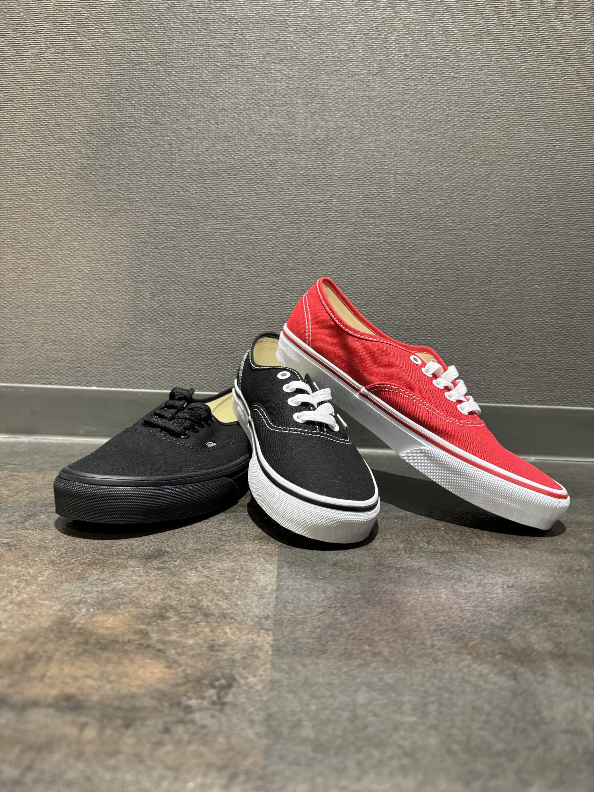 【ABCマート】VANS - AUTHENTIC -